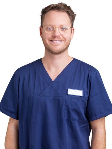Zahnarzt Benjamin Hager - Spezialist für Zahnimplantate
