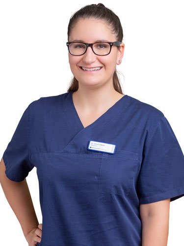 Zahnärztin Dr. Sarah Kästle Spezialistin für Vollkeramik und Prothetik