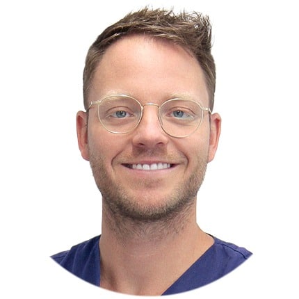 Zahnarzt Benjamin Hager - Spezialist für Zahnimplantate